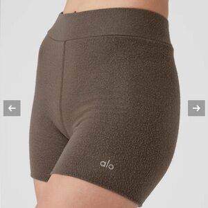 ALO YOGA Alolux High-Waist Me Time Short in Olive Tree